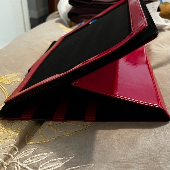 Cygnett Glam Leather Folio Case with Stand for iPad - Picture 6 of 8